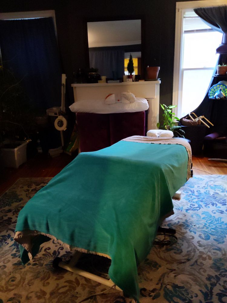 Momma Moon Massage and Doula Services