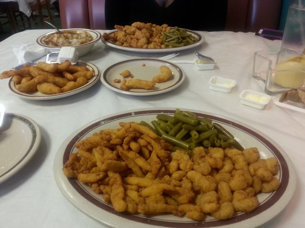 Popcorn Shrimp And Clam Strips With String Bean Corn On The Cob Photo Of Lighthouse Seafood Restaurant Bar Petersburg Va United States Popcorn