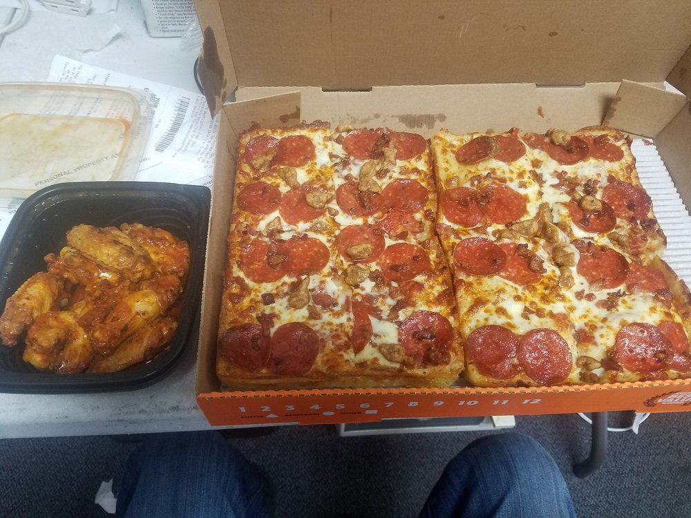 Little Caesar S Pizza 14 Reviews Pizza 6101 N Division