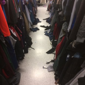 Woman pepper sprays Ross Dress for Less worker, steals Woman pepper sprays Ross Dress for Less worker, steals