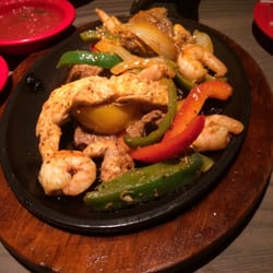 Rojo Mexican Bistro 55 Photos 97 Reviews Bars 42875 Grand Photo Of Rojo Mexican Bistro Novi Mi United States Triple Meat Fajitas