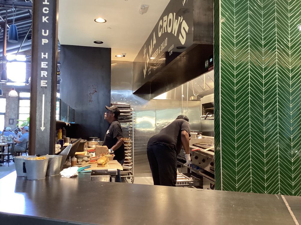 Mama Crow's Burger & Salad Shop