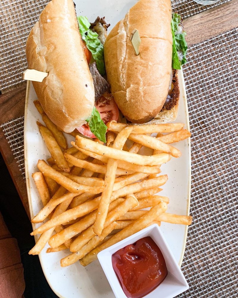 Sir Winston Wine Loft & Restaurant