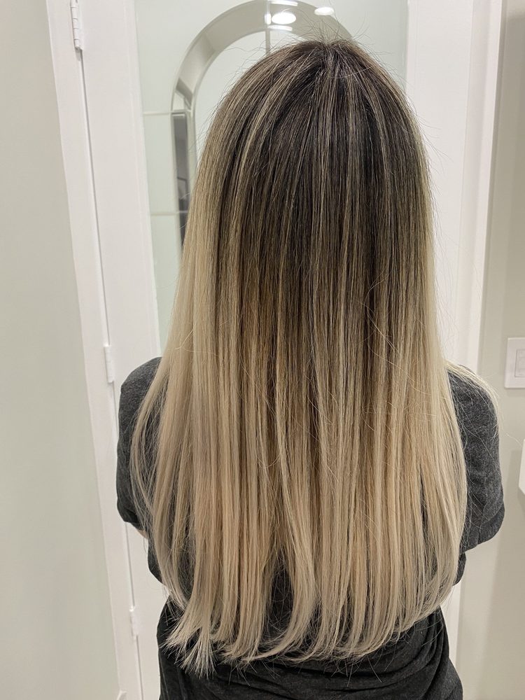 The Queen of Blondes Image