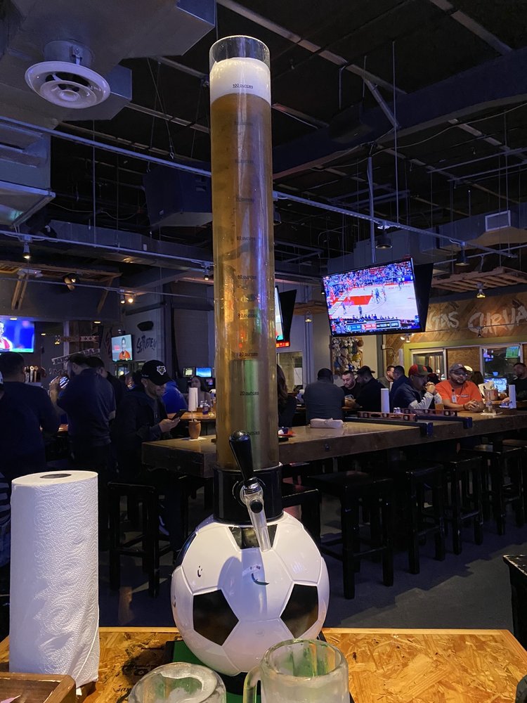 Ojos Locos Sports Cantina