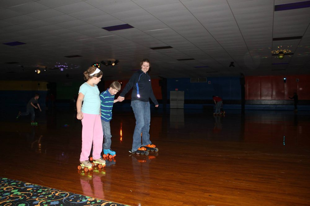 Skate Express Skating Rinks N9668 Frohling Ln, Watertown, WI