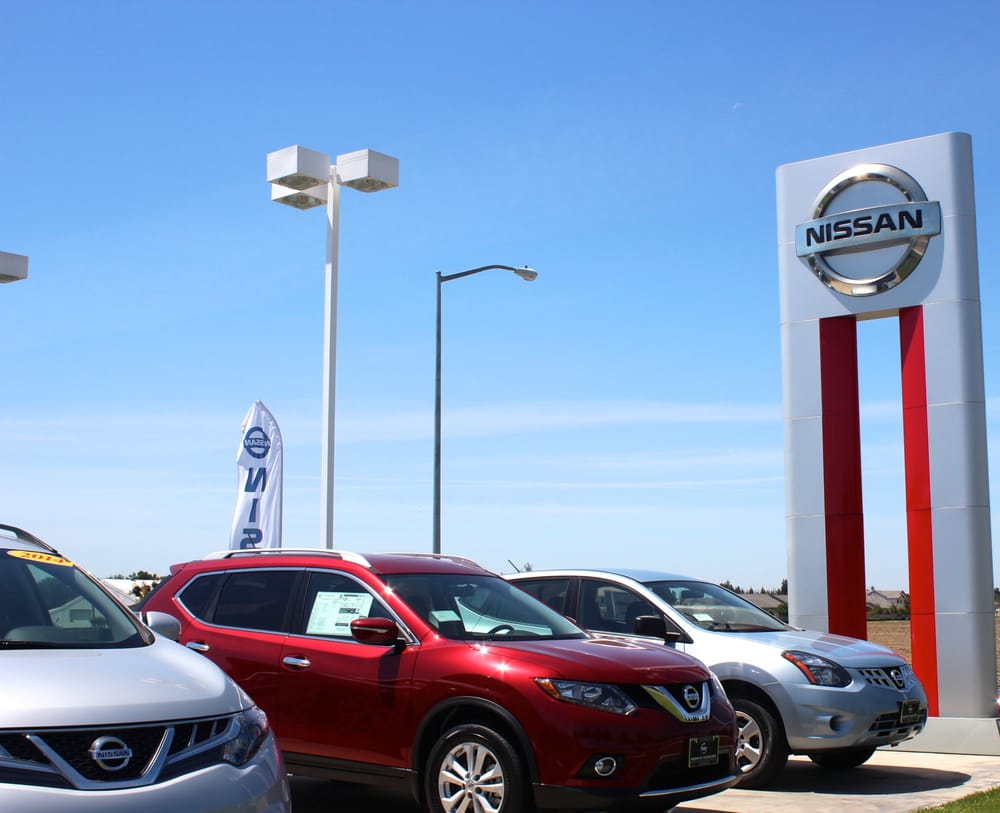 Lithia Nissan of Clovis 23 Photos & 62 Reviews Car Dealers 370 W