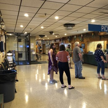 Clambake Restaurant 106 Photos 146 Reviews Seafood 350 Pine Photo Of Clambake Restaurant Scarborough Me United States Waiting Area To Pick