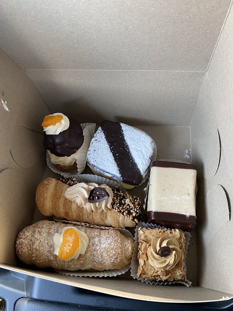 Dutch Delicious Bakery & Deli