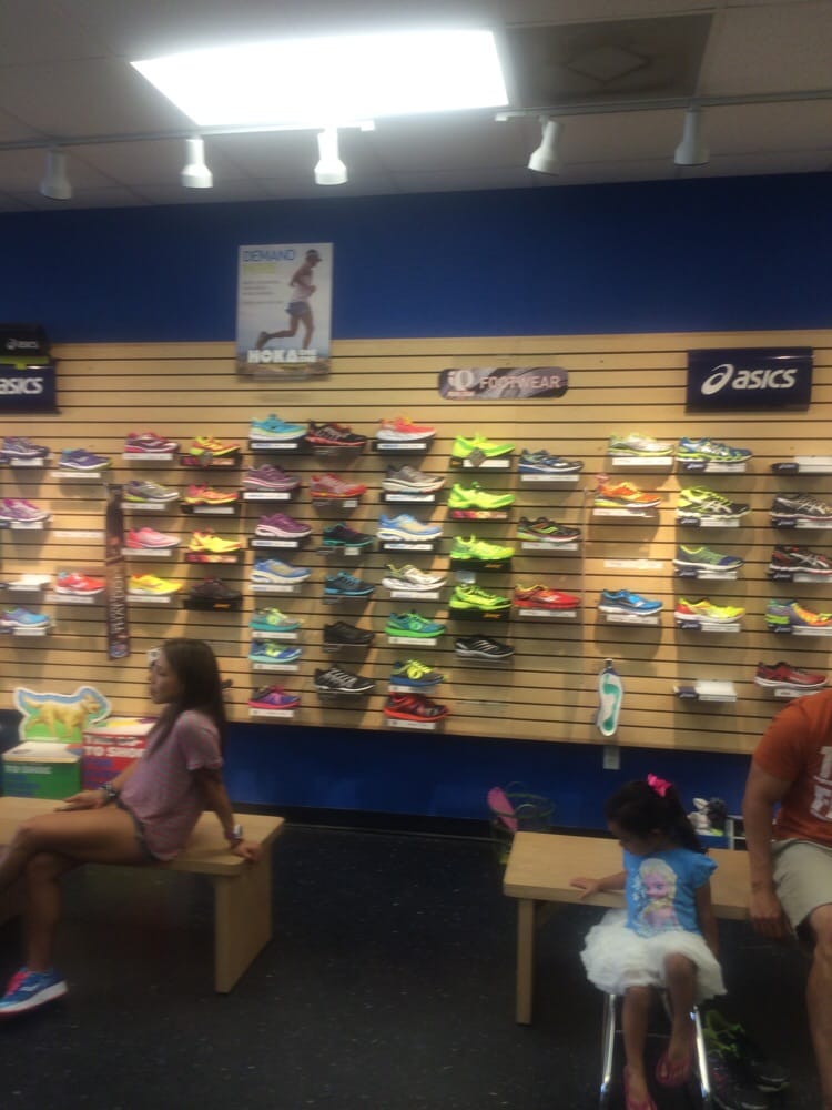 valley running store