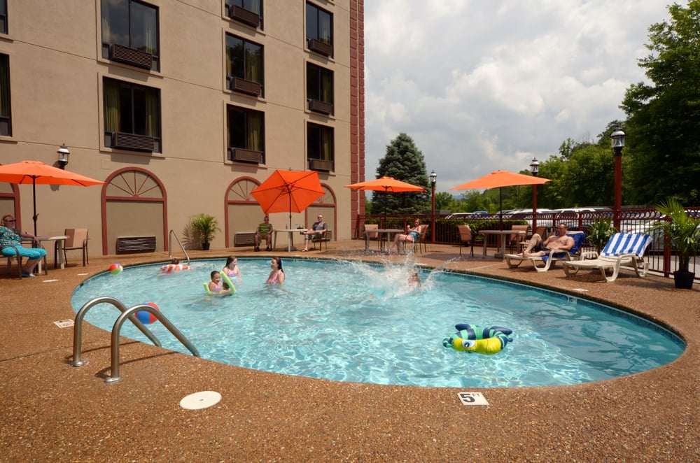 Country Cascades Waterpark Resort - 40 Photos & 28 Reviews - Hotels