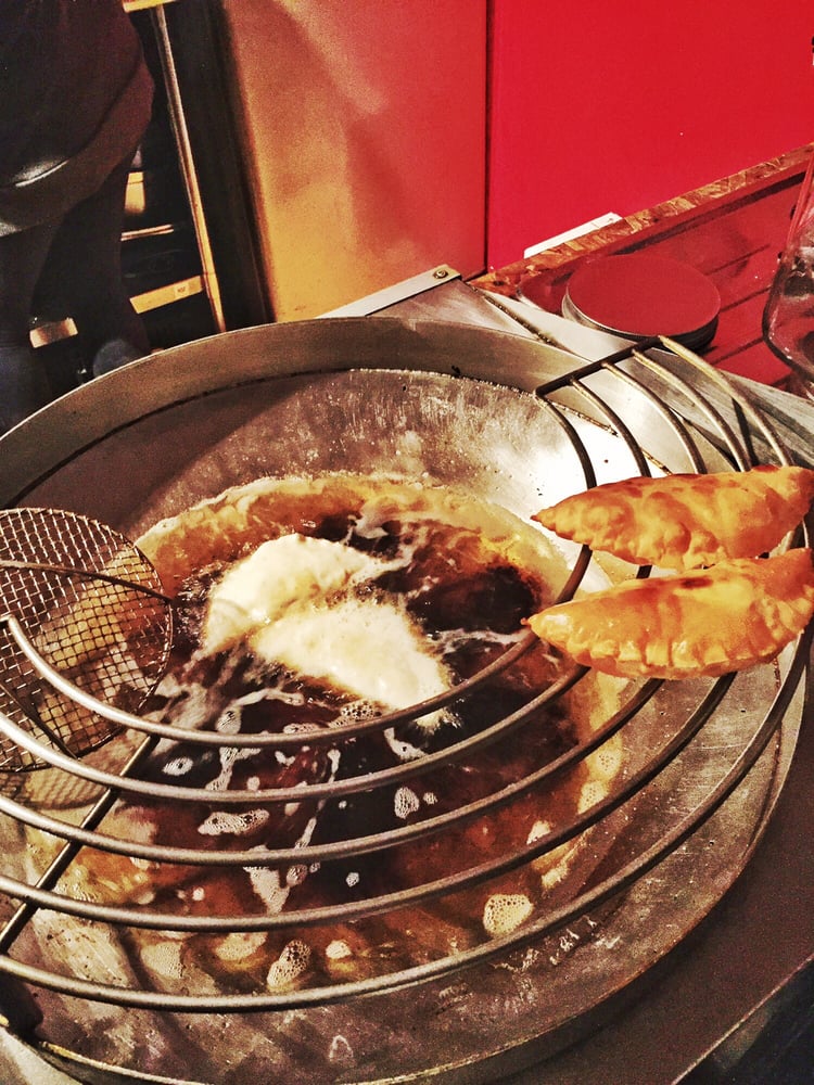 19/87 Empanadas