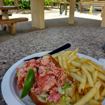 Lido Beach Restaurant 183 Photos 141 Reviews Burgers 400 Ben Photo Of Lido Beach Restaurant Sarasota Fl United States Lobster Roll And