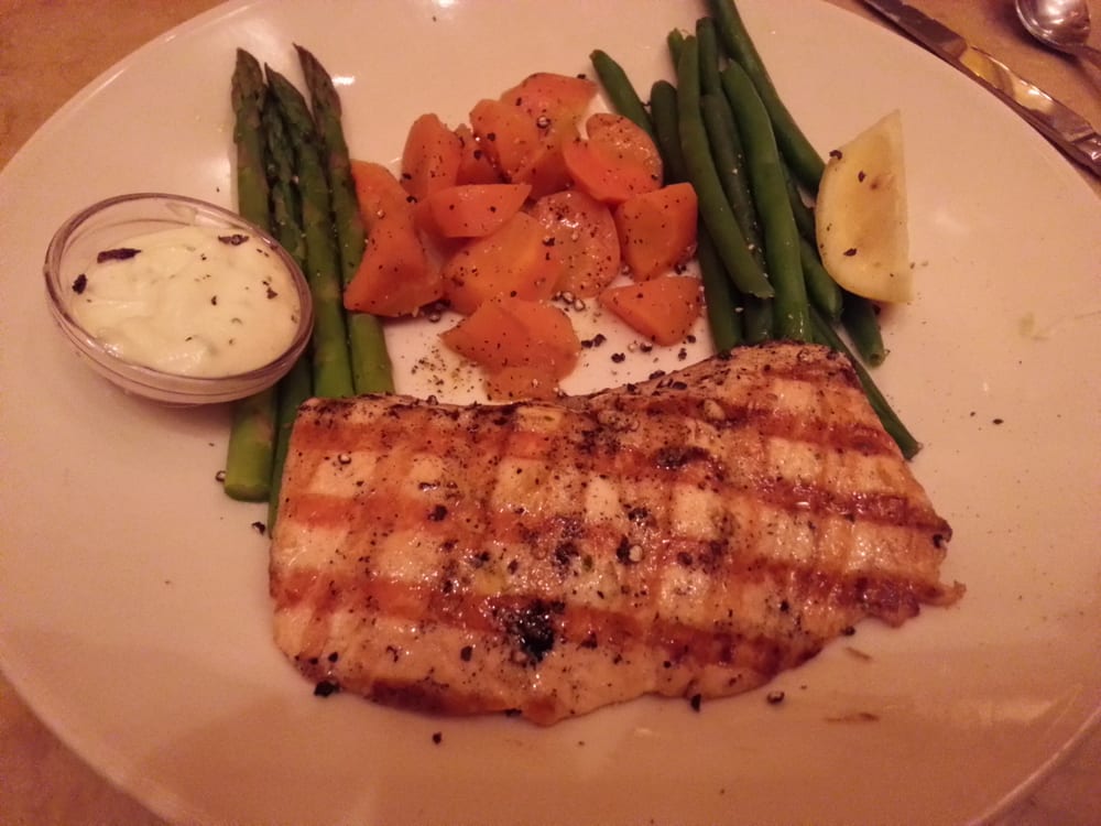 Skinnylicious grilled salmon with asparagus and carrots (instead of