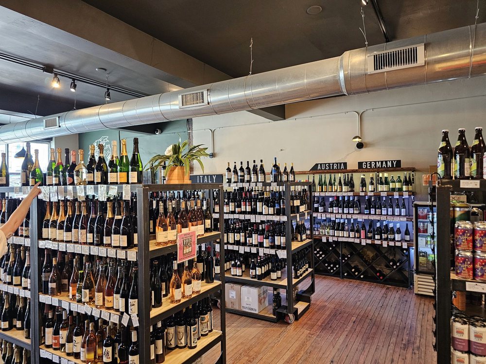 LouElla Wine, Beer & Beverage