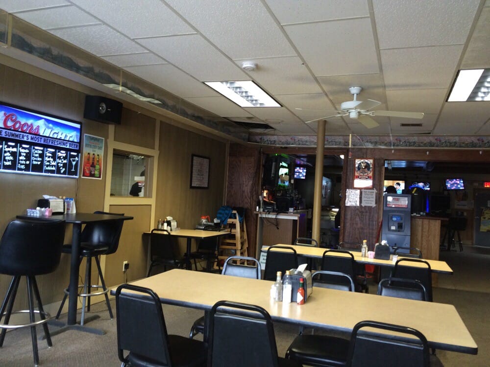 R Bar & Grill Bars 310 3rd St, West Omaha, Waterloo, NE