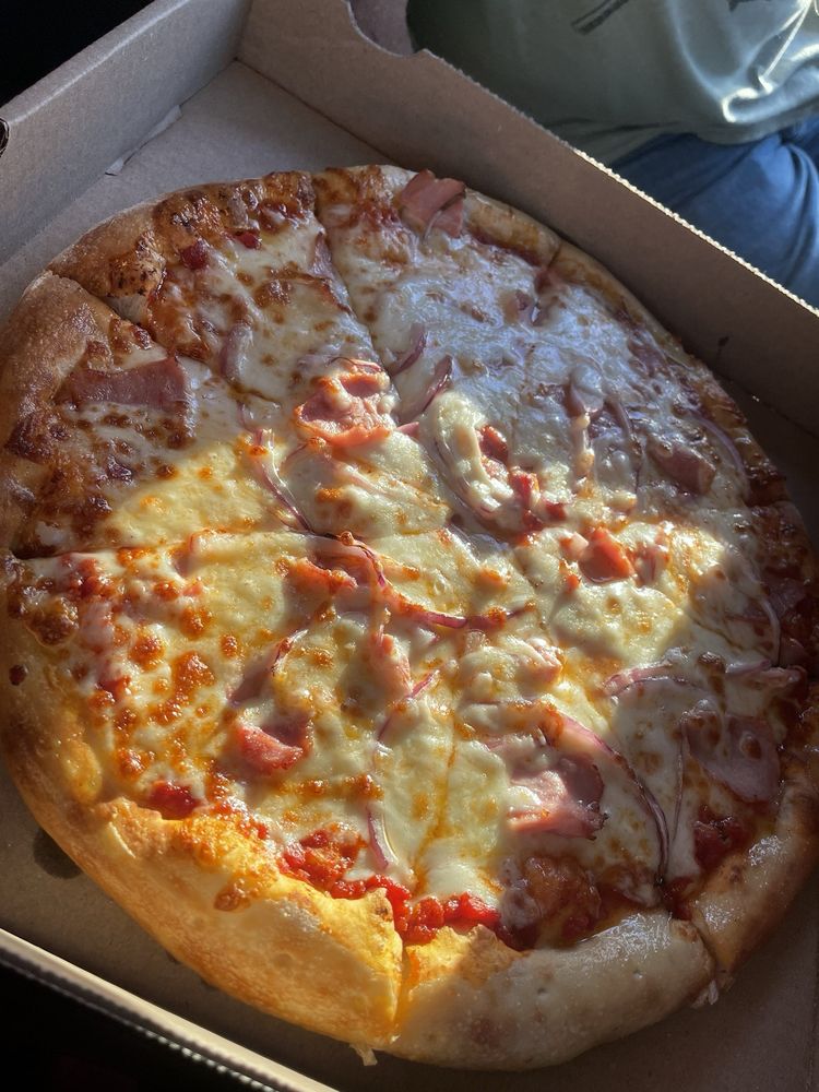 Big Foot Pizza, White Cloud Roadtrippers