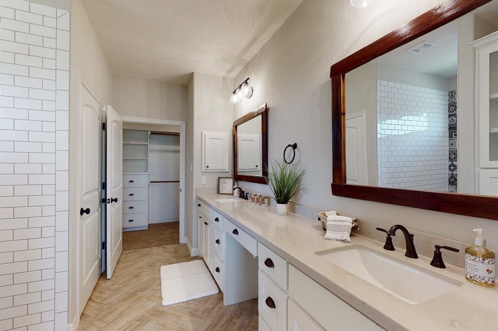 Oakwood Custom Homes