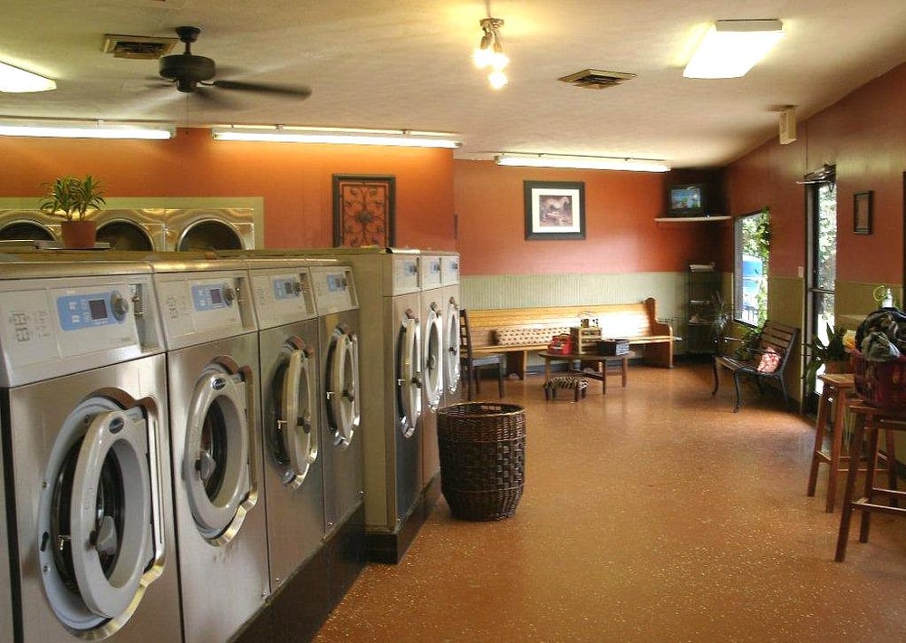 Dutch Girl Coin Laundry