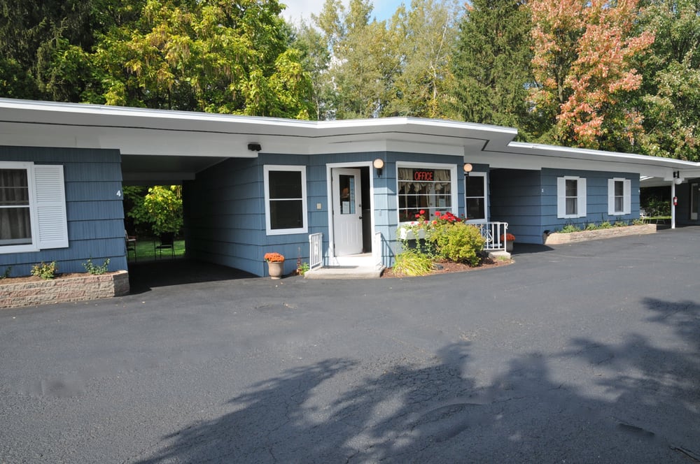 Whispering Winds Motel