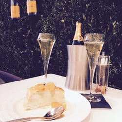 Best Lunch Near Saks Fifth Avenue In New York Ny Last Updated Snaks At Saks Fifth Avenue