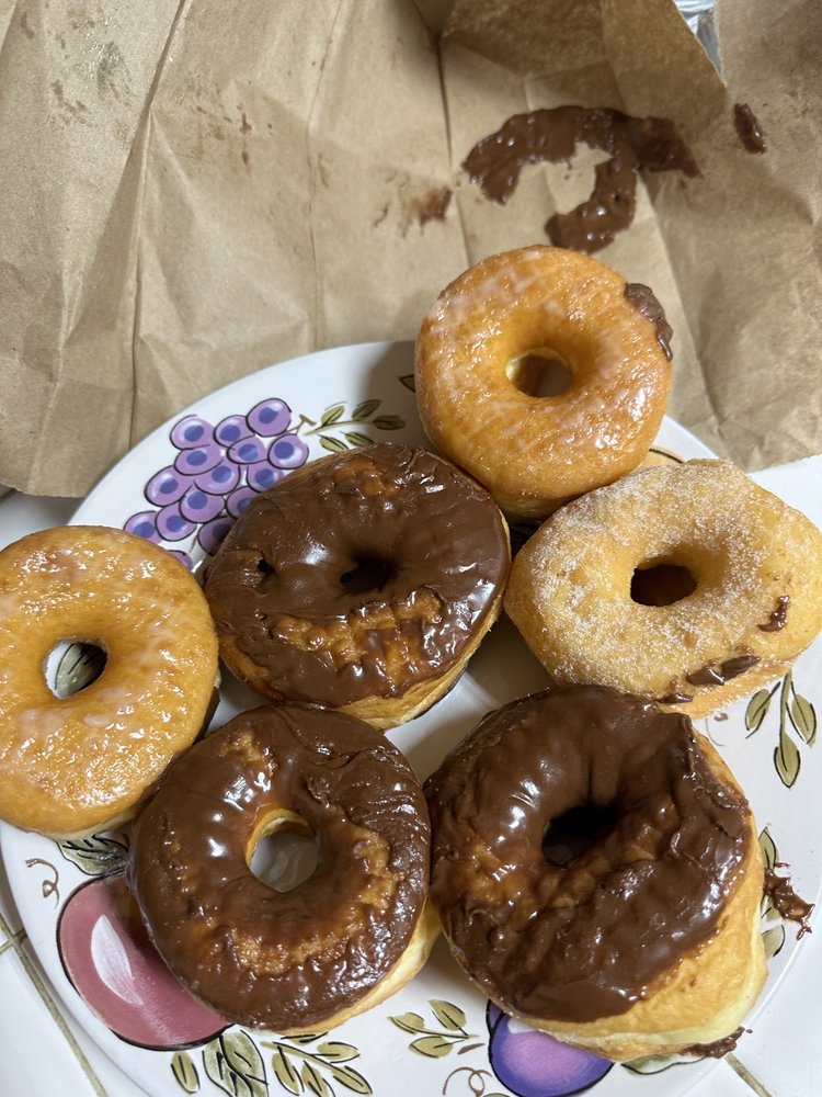 Mom's Donuts & Ice Cream