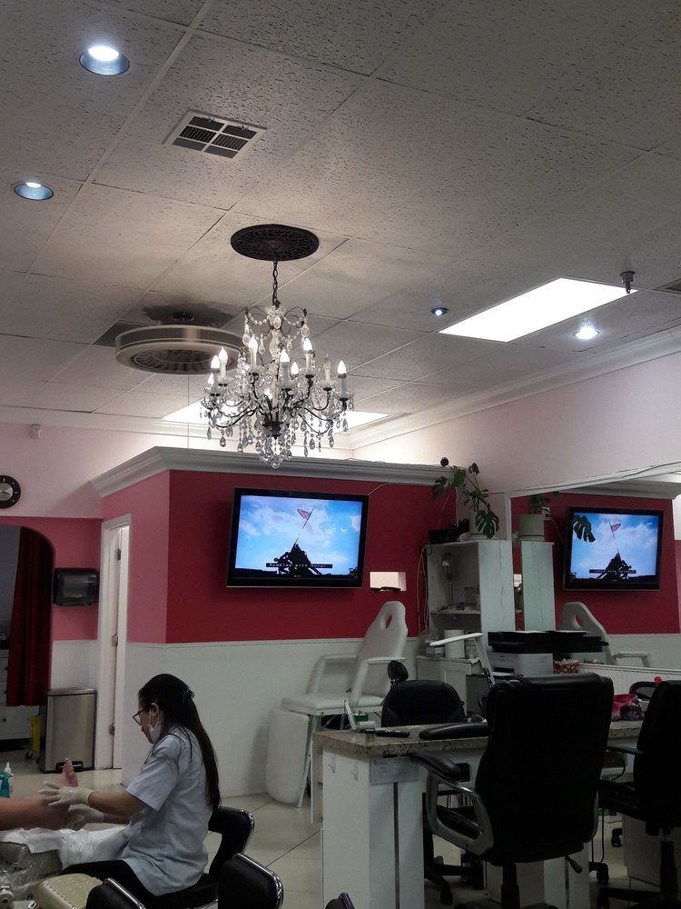 Aw Pretty Chandelier Next To A Dirty Fan Yelp Photo Of Pink Nails Spa Wax Tempe Az United States Aw