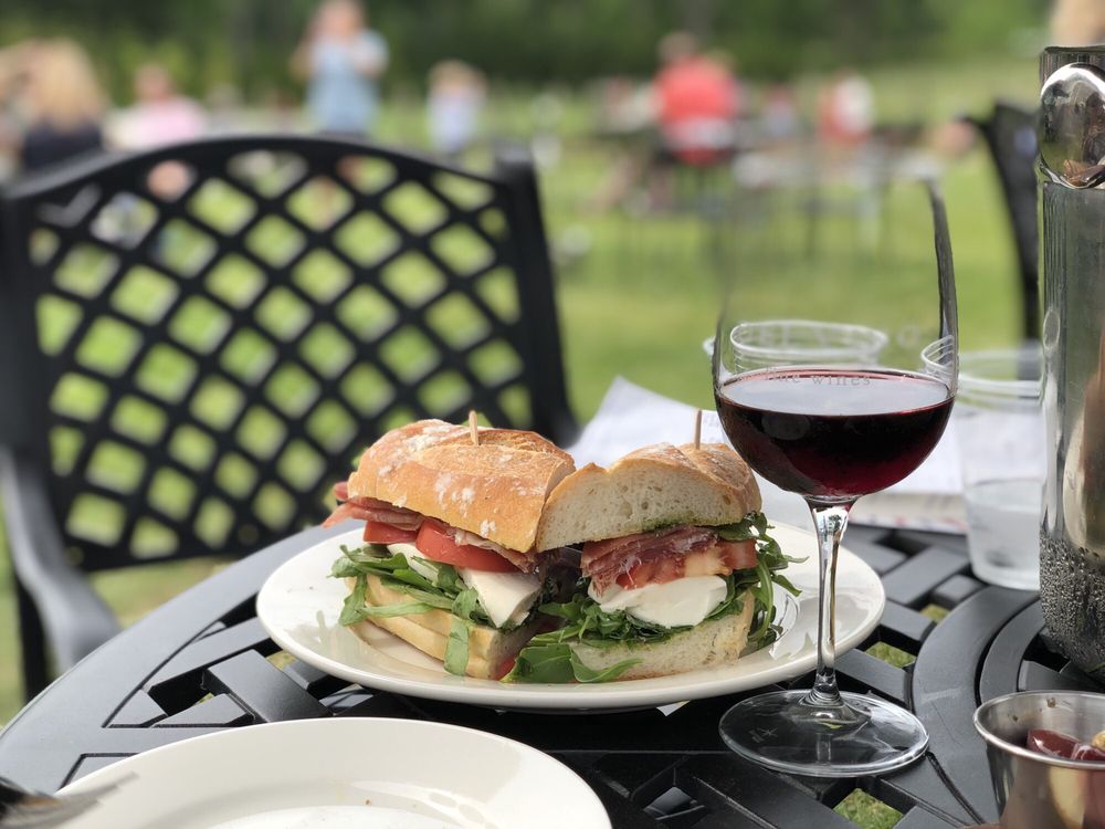 Del Vino Vineyards