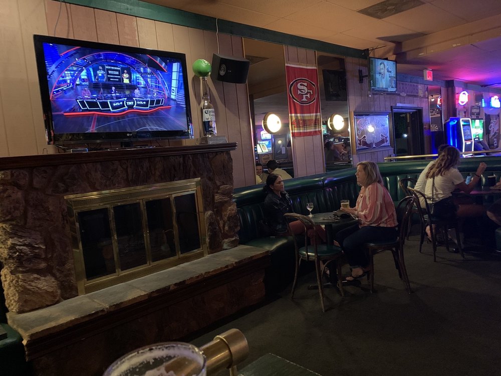 Artie's Countrywood Lounge