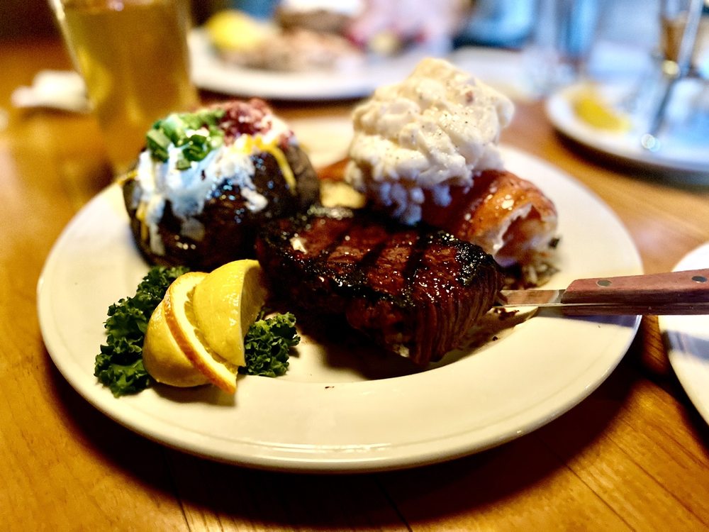 Pelican's Steak & Seafood