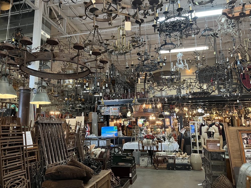 Uncommon Market and Lighting