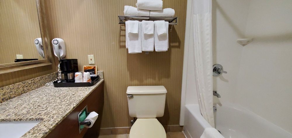 Clarion Inn & Suites - University Area