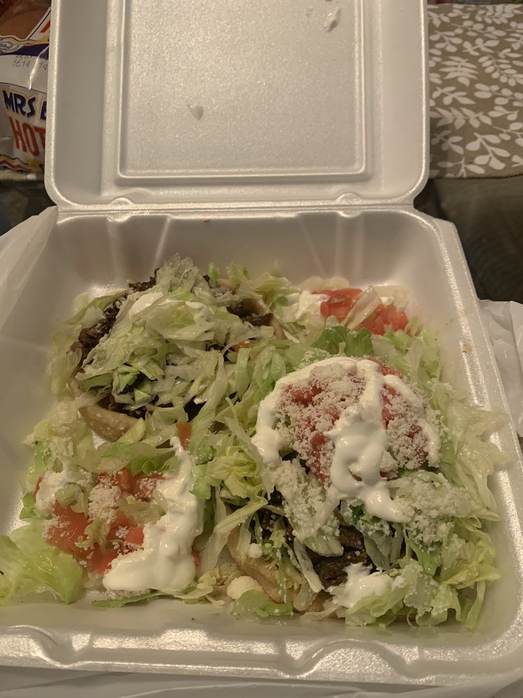 Las Tres Salsas Taqueria