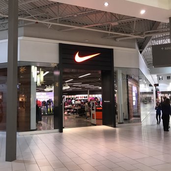 nike store in mall