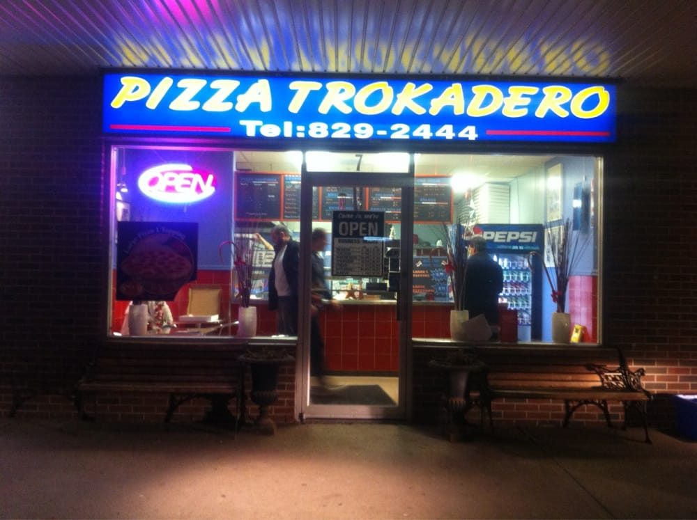 Pizza Trokadero Pizza 7 Municipal Street, Guelph, ON Restaurant