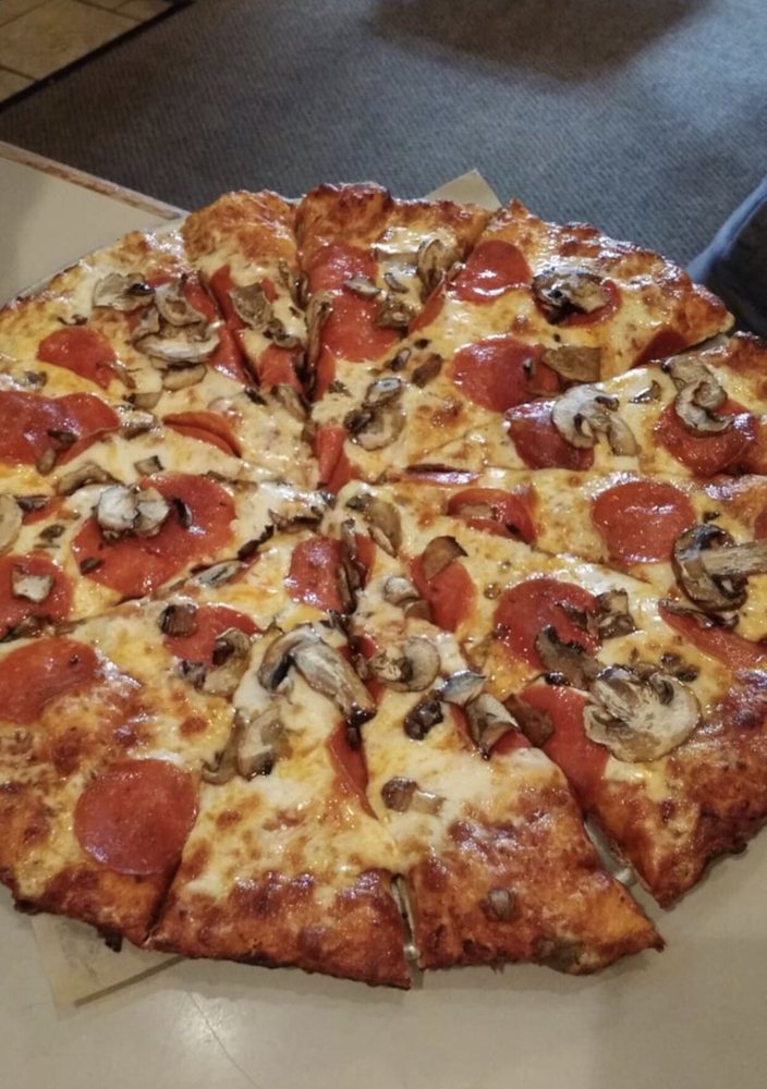 Round Table Pizza Order Food 88 Photos 165 Reviews Photo Of Round Table Pizza Colma Ca United States Pepperoni Mushroom