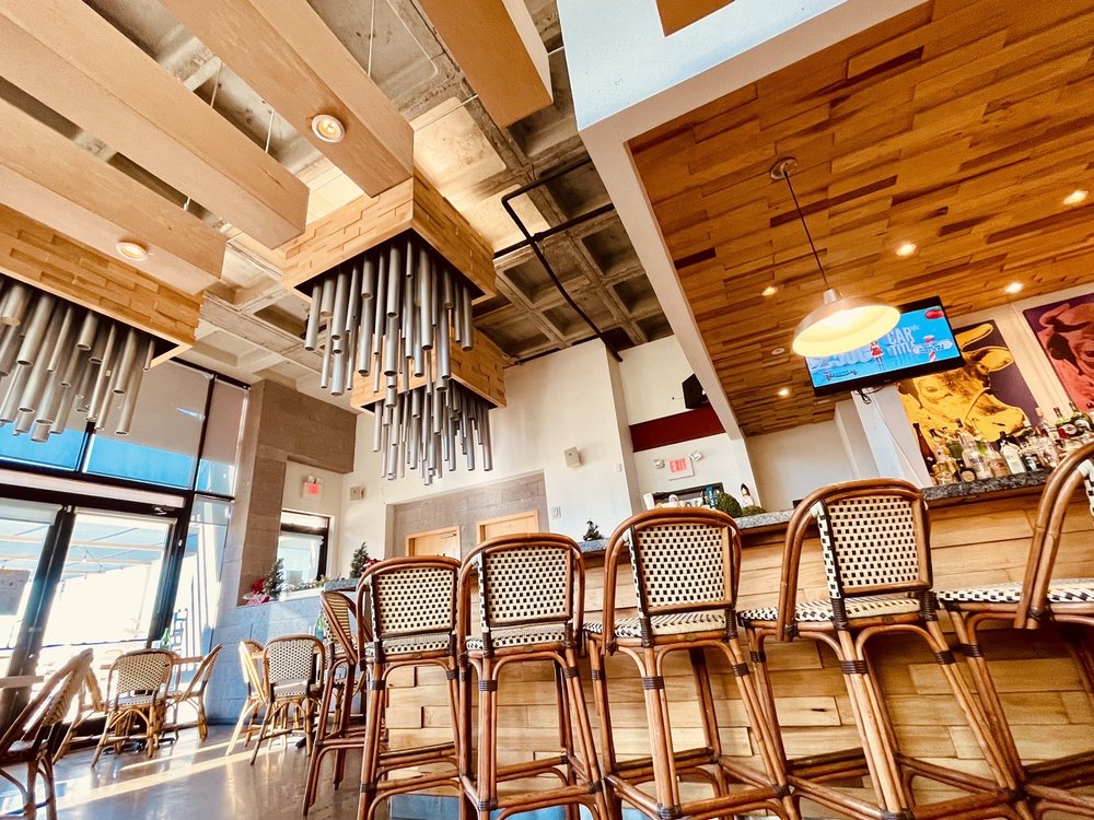 Basico Bistro + Café