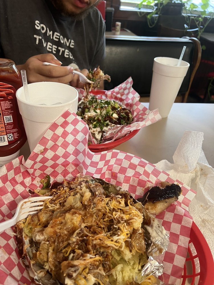 Willie P's BBQ And Fish