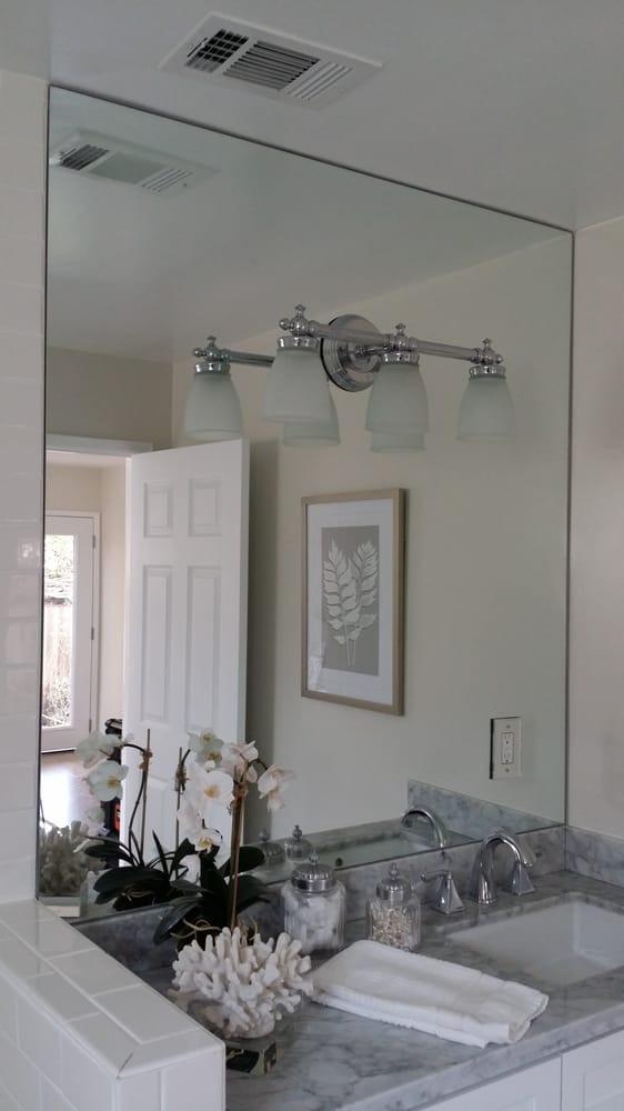 Roberto's Glass Service