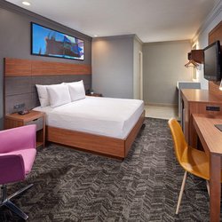 lakewood california hotels