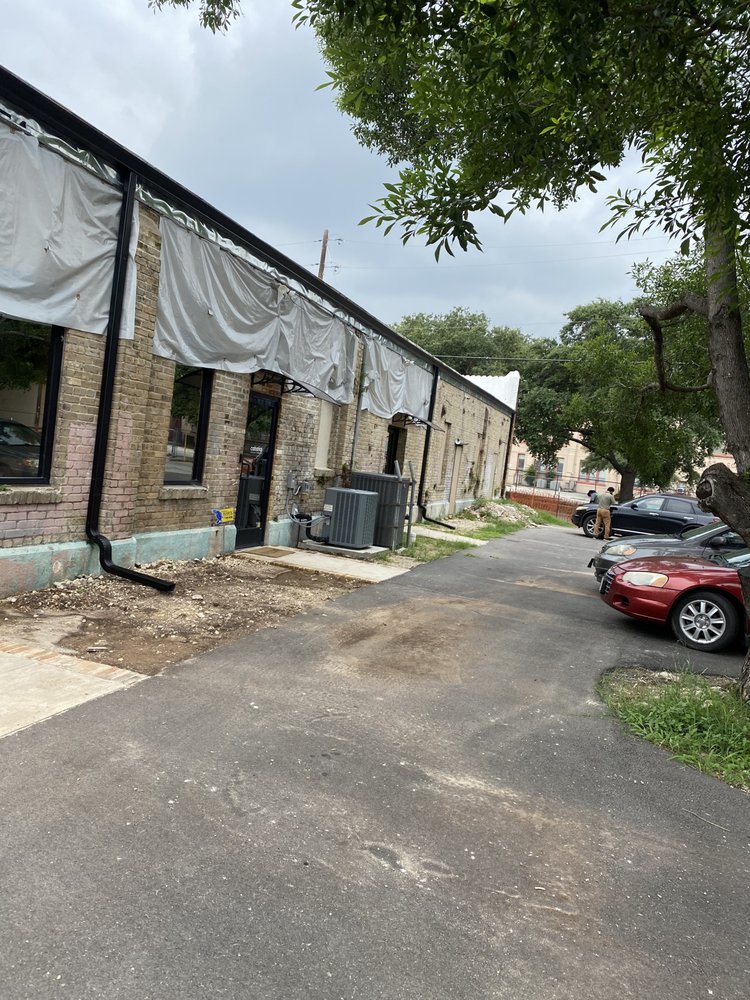 Hector's Seamless Rain Gutters