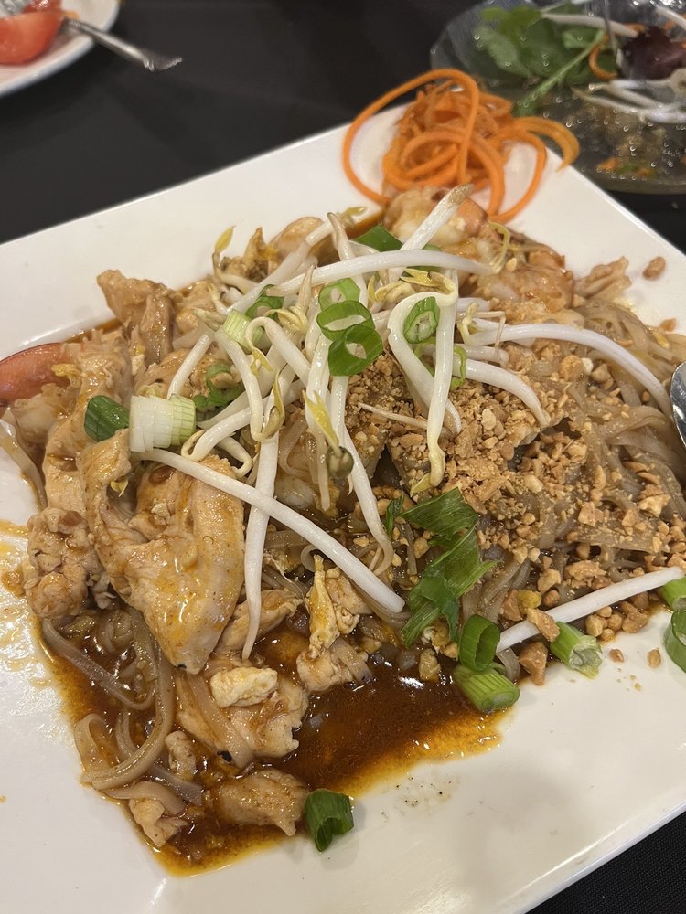 Noy's Bistro and Lounge