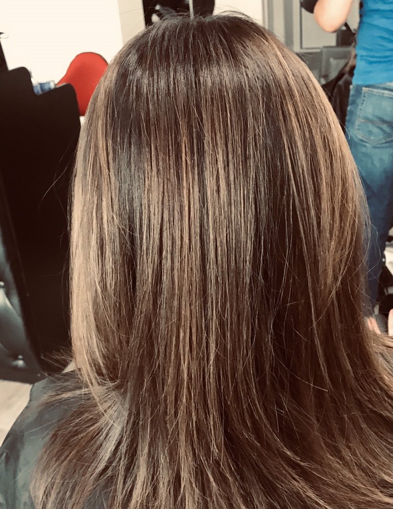V Salon & Academy
