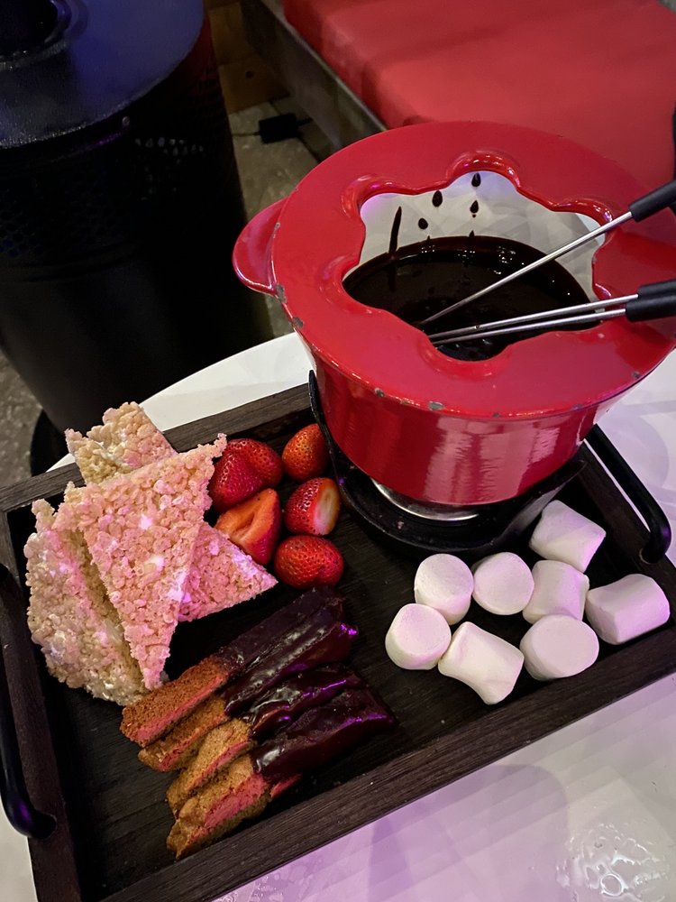 Pier Summit Ski Lodge