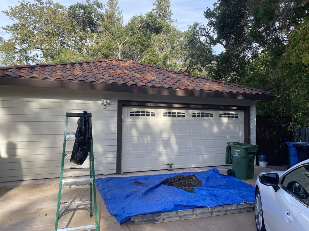 Q’s Gutter Cleaning
