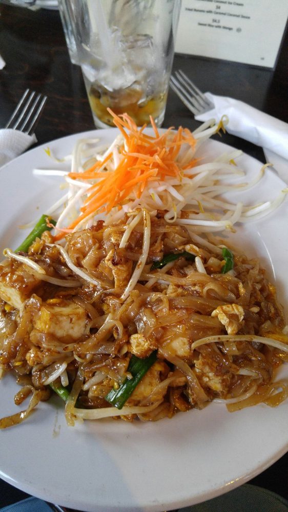 Pad Thai Love The Flavors But It Was Oily Bottom Of Plate Photo Of Siam Lotus Asian Kitchen Bar Beaverton Or United States