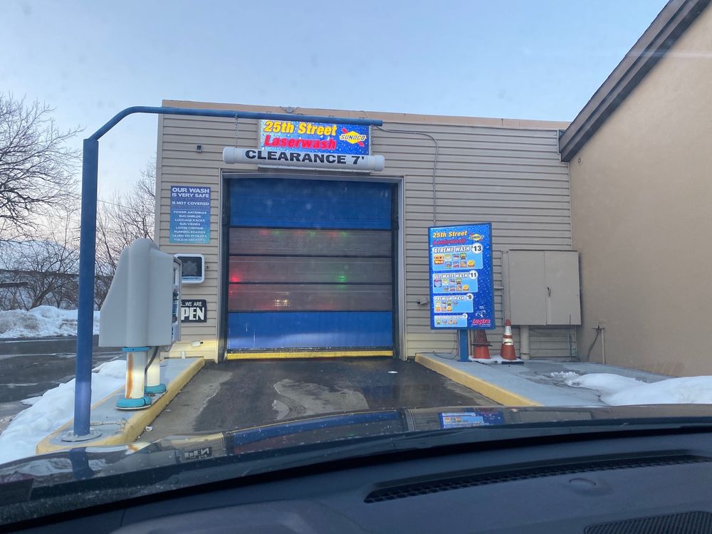 Ike's 25th St Exxon