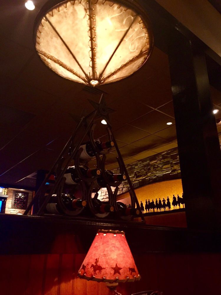 I Love All The Lamps Rustic Decor Yelp Photo Of Longhorn Steakhouse Asheville Nc United States I Love All The