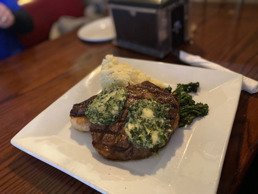 The Pour House Neighboorhood Bar & Grille