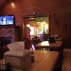 Mountain Pizzaria 29 Photos 55 Reviews Italian 139 Camelback Photo Of Mountain Pizzaria Tannersville Pa United States Cozy On The Inside